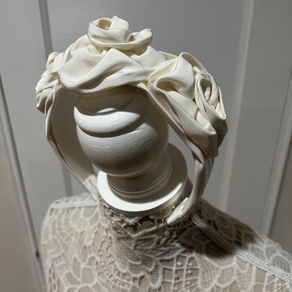 SOLD Jennifer Behr Cream triple rosette headbandASO Gossip Girl Blair Waldorf - Picture 5 of 7